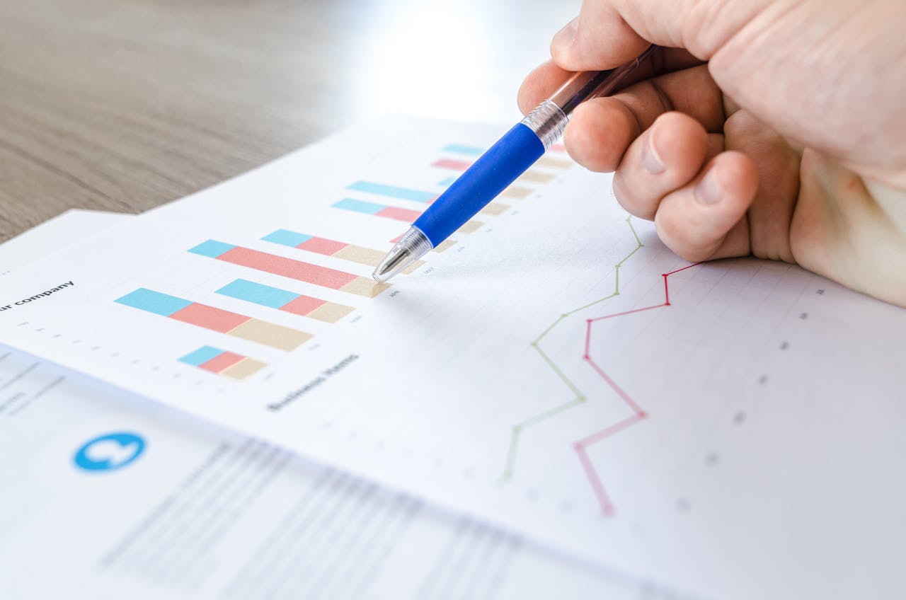 Fundamental vs. Technical Analysis: A Comprehensive Guide for Investors