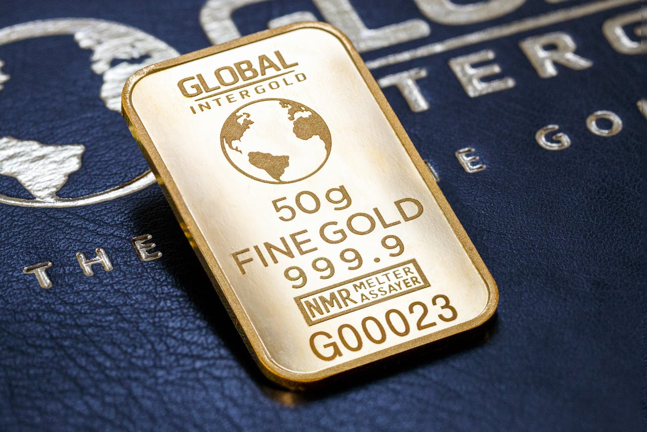 Physical Gold vs. Gold-Backed Securities: A Comparative Analysis